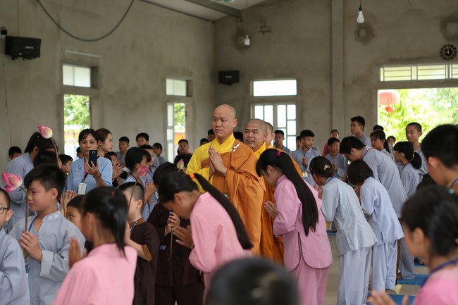 The 2nd Day of Summer Retreat for Children in Dong Cao pagoda